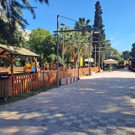 شقة Δίπλα Στο Πάρκο كالاماتا المظهر الخارجي الصورة