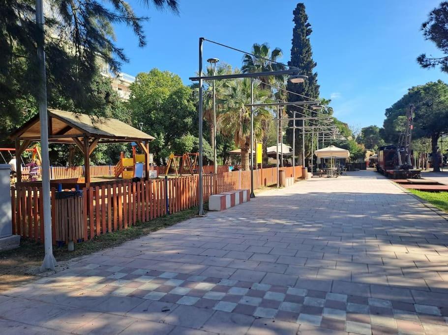 شقة Δίπλα Στο Πάρκο كالاماتا المظهر الخارجي الصورة